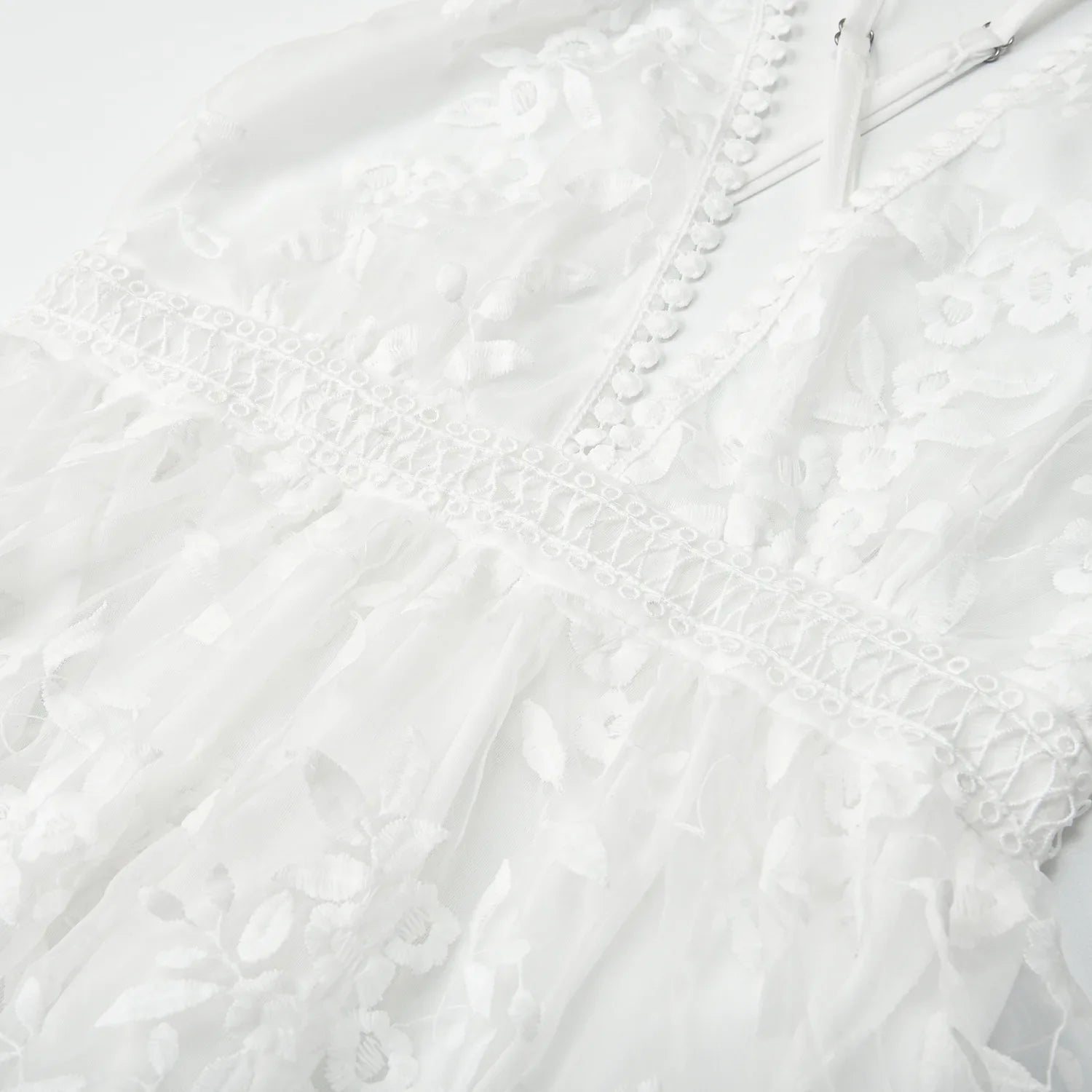 ✨ White Lace Dream Dress – Beachside Elegance